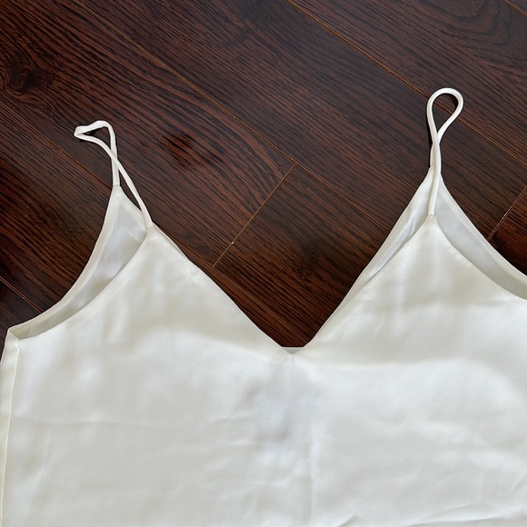 H&M Lined Cream V-Neck Camisole with Spaghetti Straps Sz 0 - Picture 2 of 7